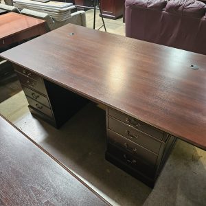 Oversized Executive Traditional Desk $949.00